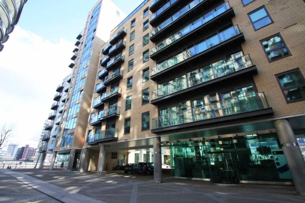 Flat Millharbour in Greater London