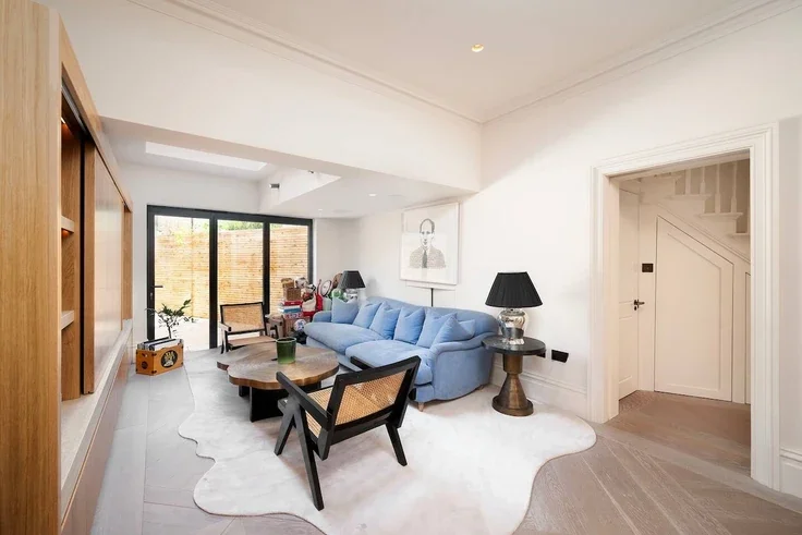 House Rossiter Road in Greater London