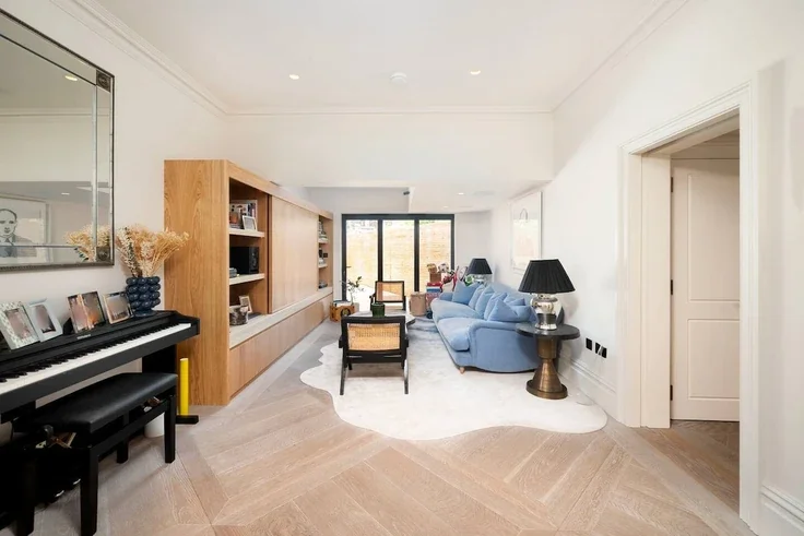 House Rossiter Road in Greater London