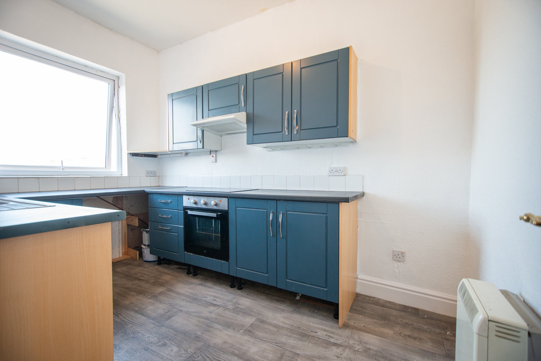 Flat Canopias Close in Hull
