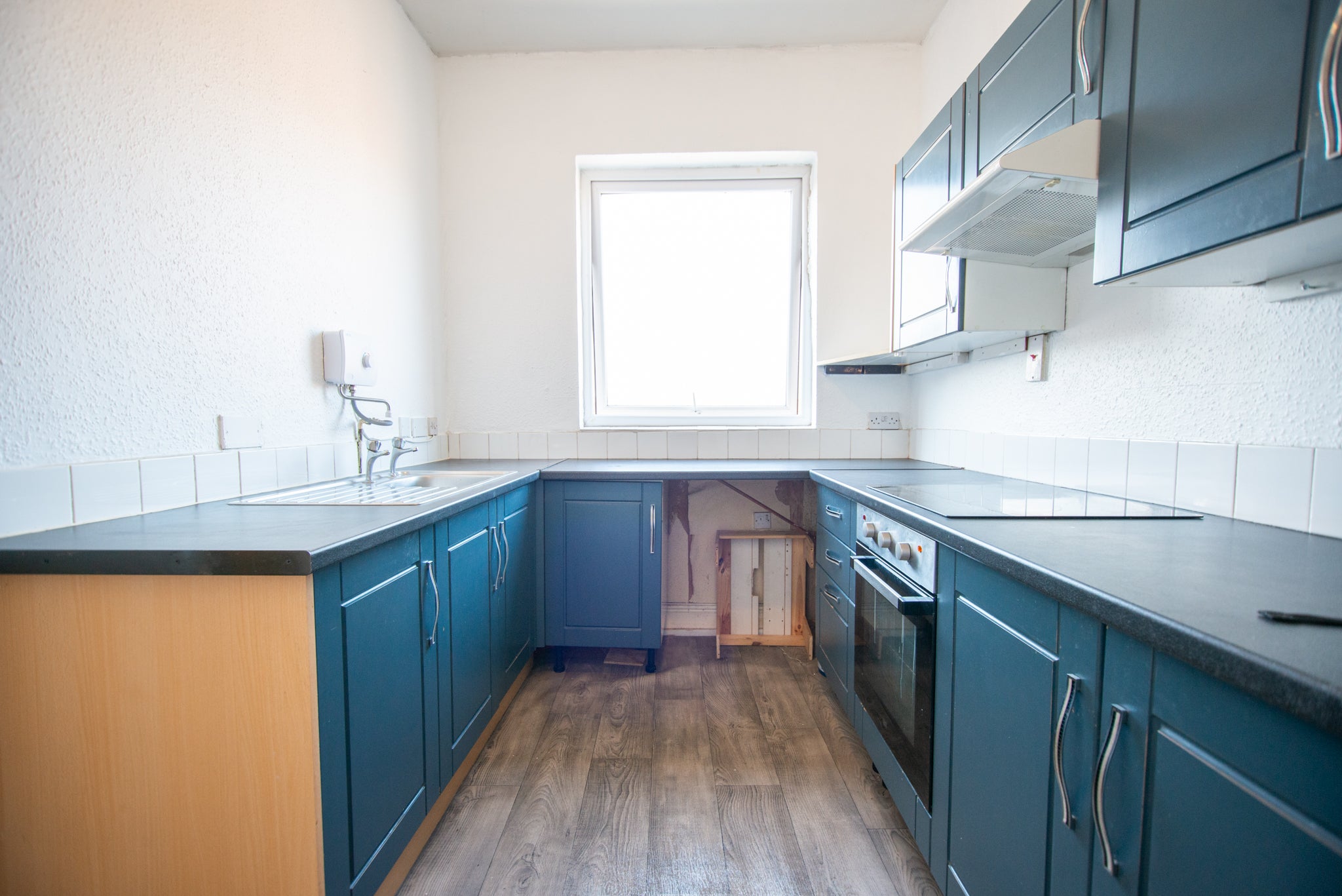 Flat Canopias Close in Hull