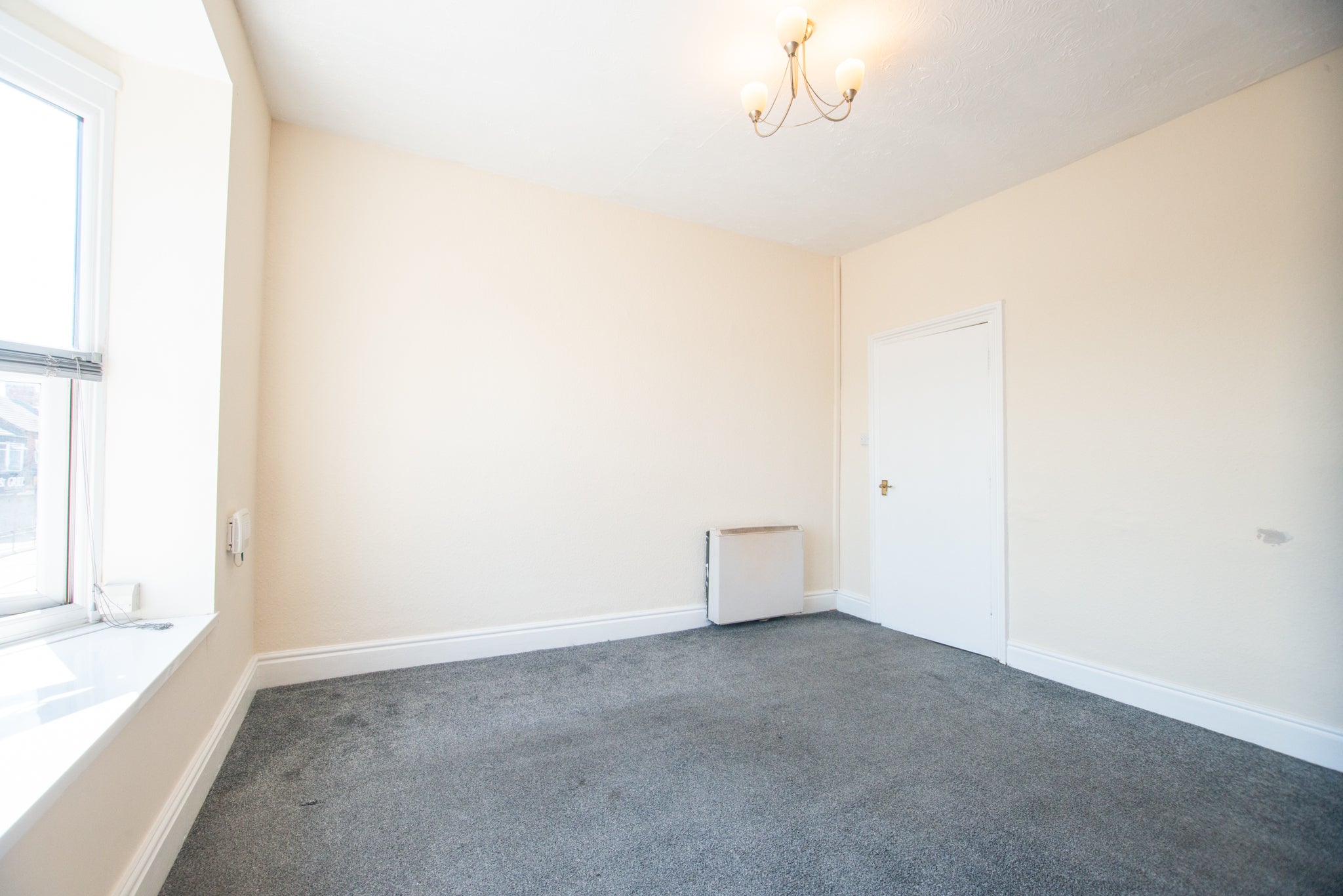 Flat Canopias Close in Hull