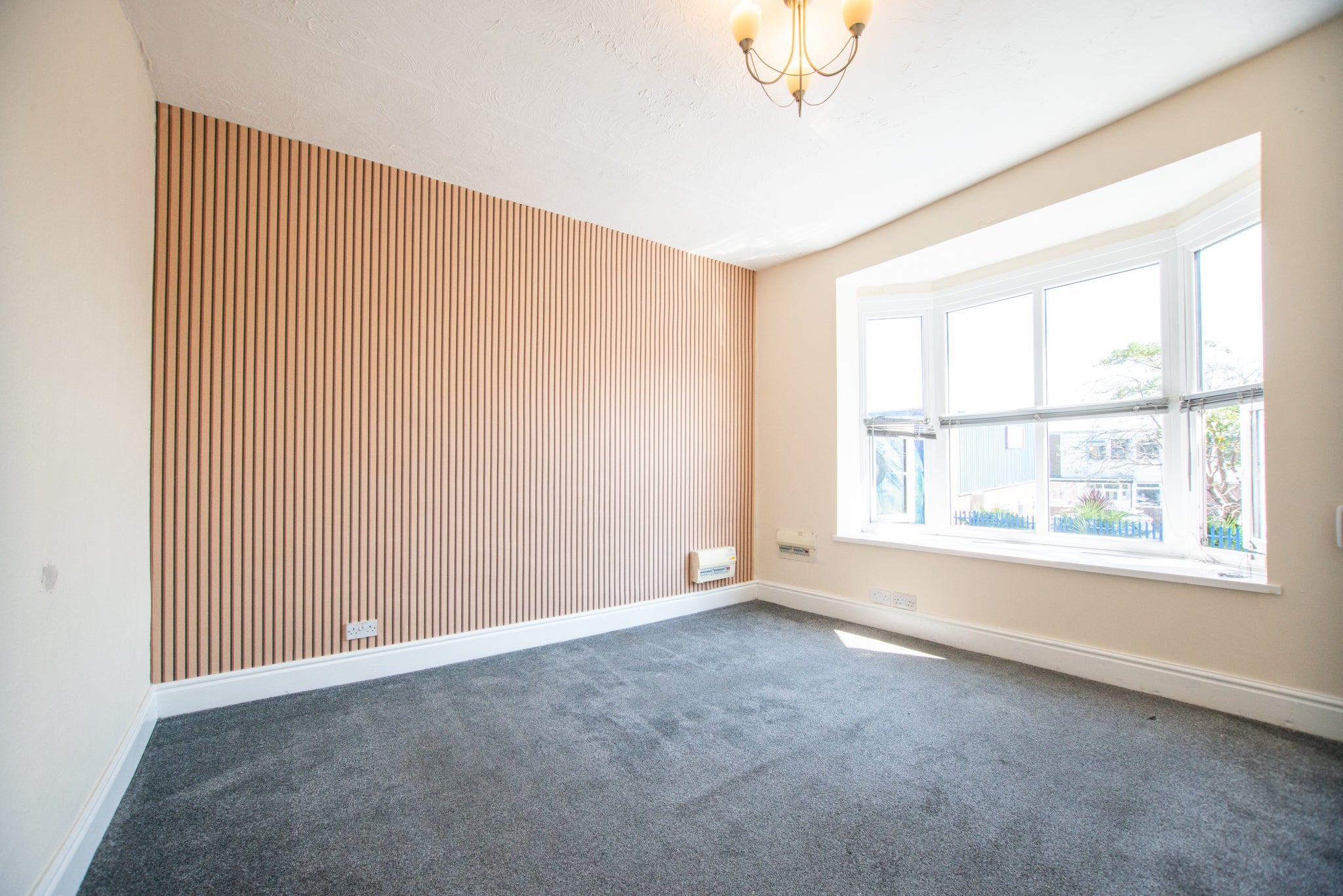 Flat Canopias Close in Hull