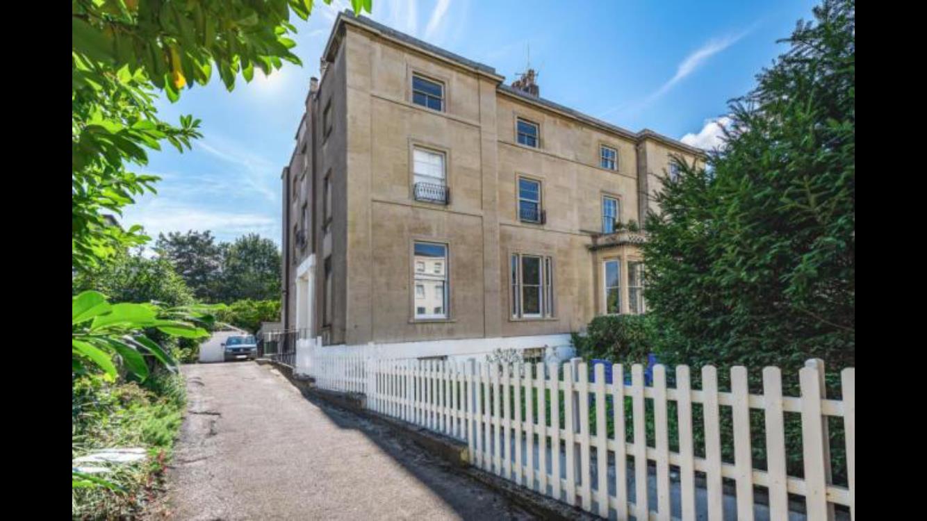 Flat Pembroke Road in Bristol