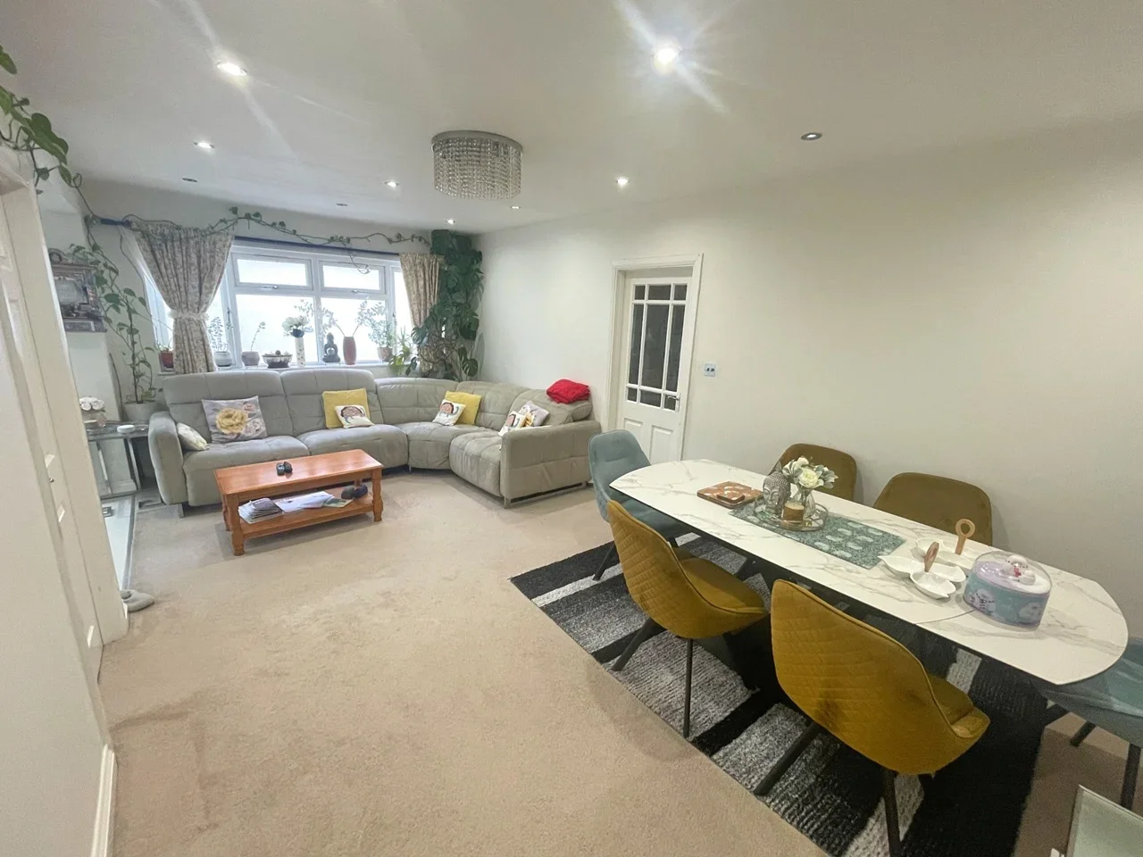 House Woodford Crescent in Greater London