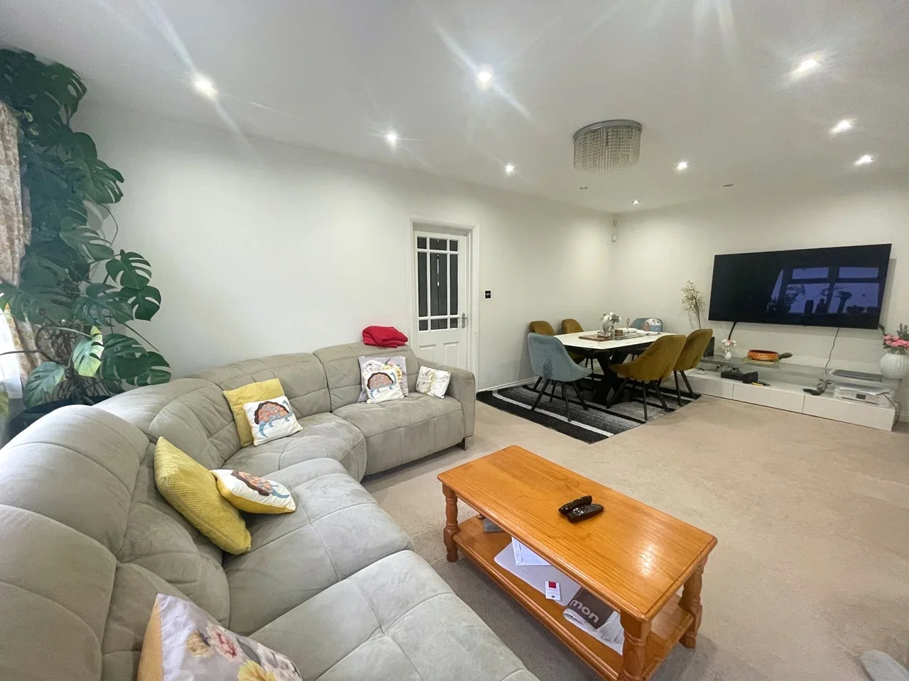 House Woodford Crescent in Greater London
