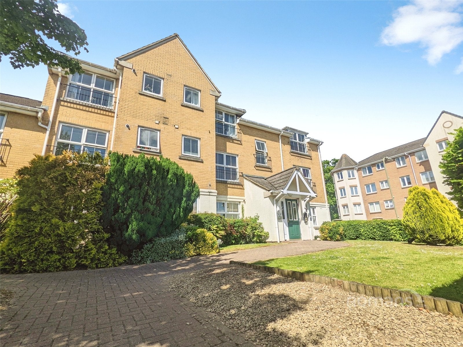 Flat Windsor Close in Rushmoor