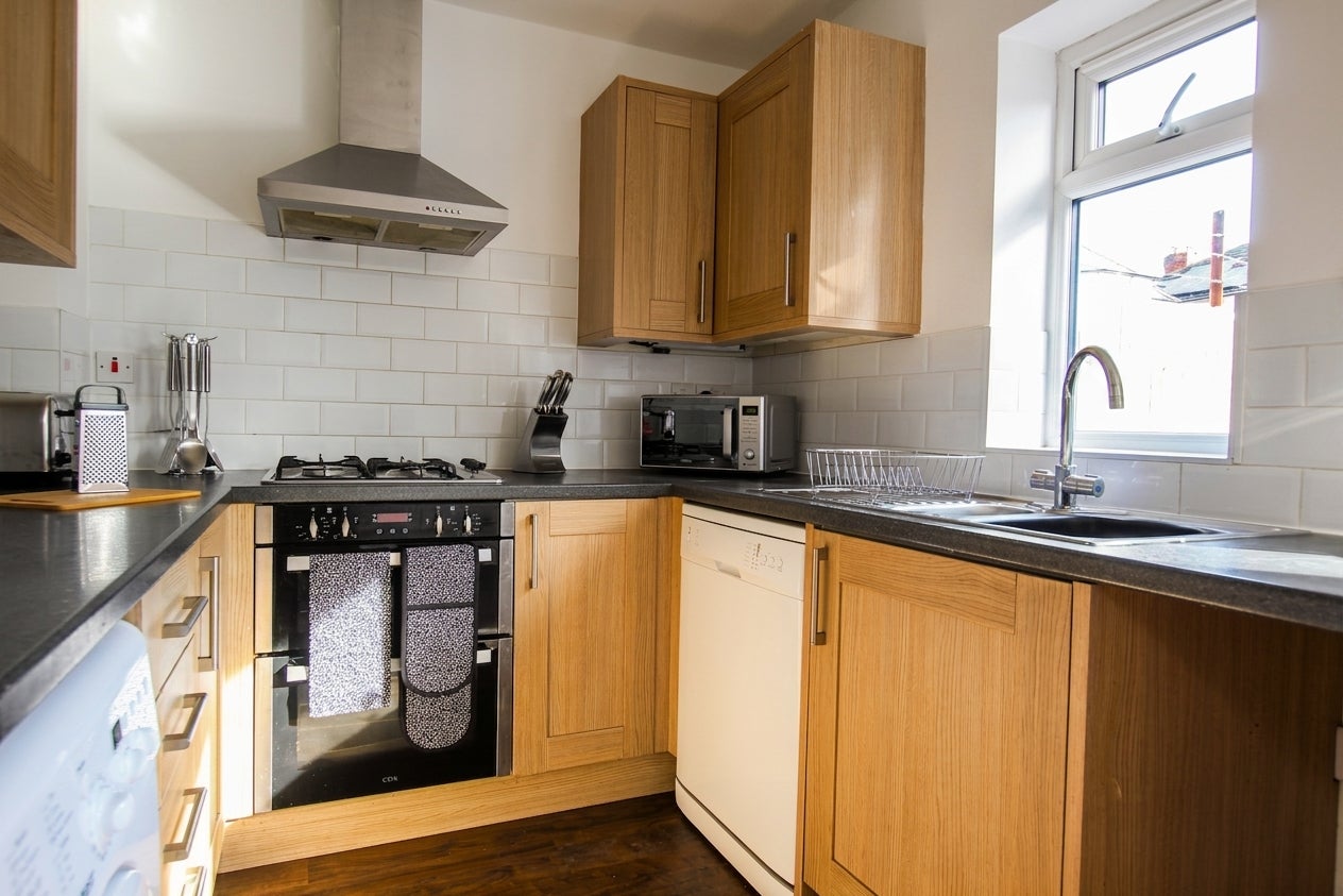 Room Midland Road in Gloucester