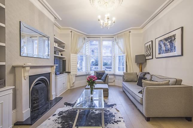 Room Lessar Avenue in Greater London