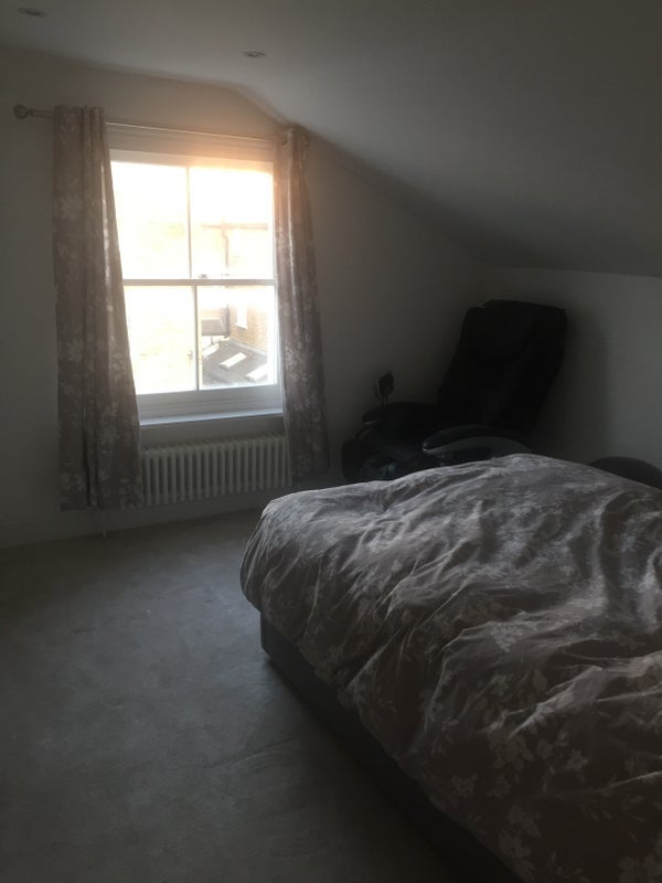 Room Lessar Avenue in Greater London