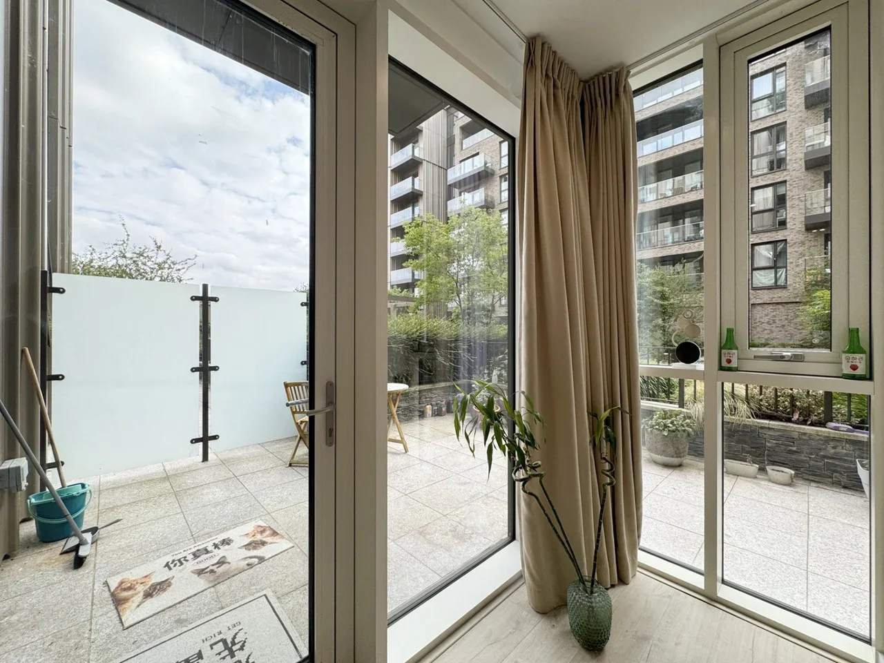 Flat Scrimgoeur Place in Greater London