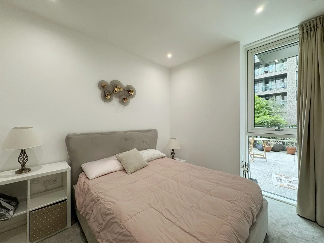 Flat Scrimgoeur Place in Greater London
