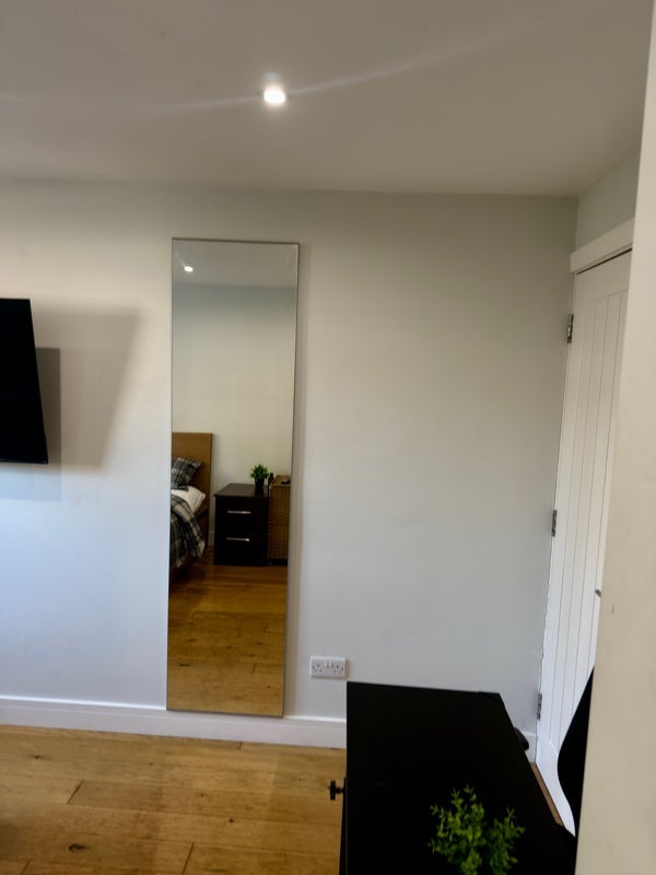 Room Tipthorpe Road in Greater London