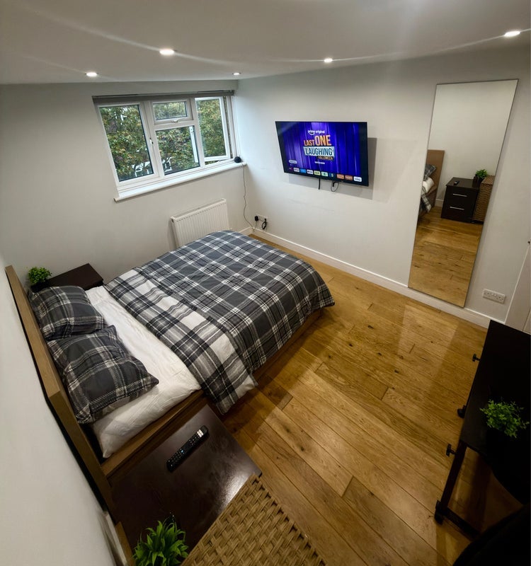 Room Tipthorpe Road in Greater London