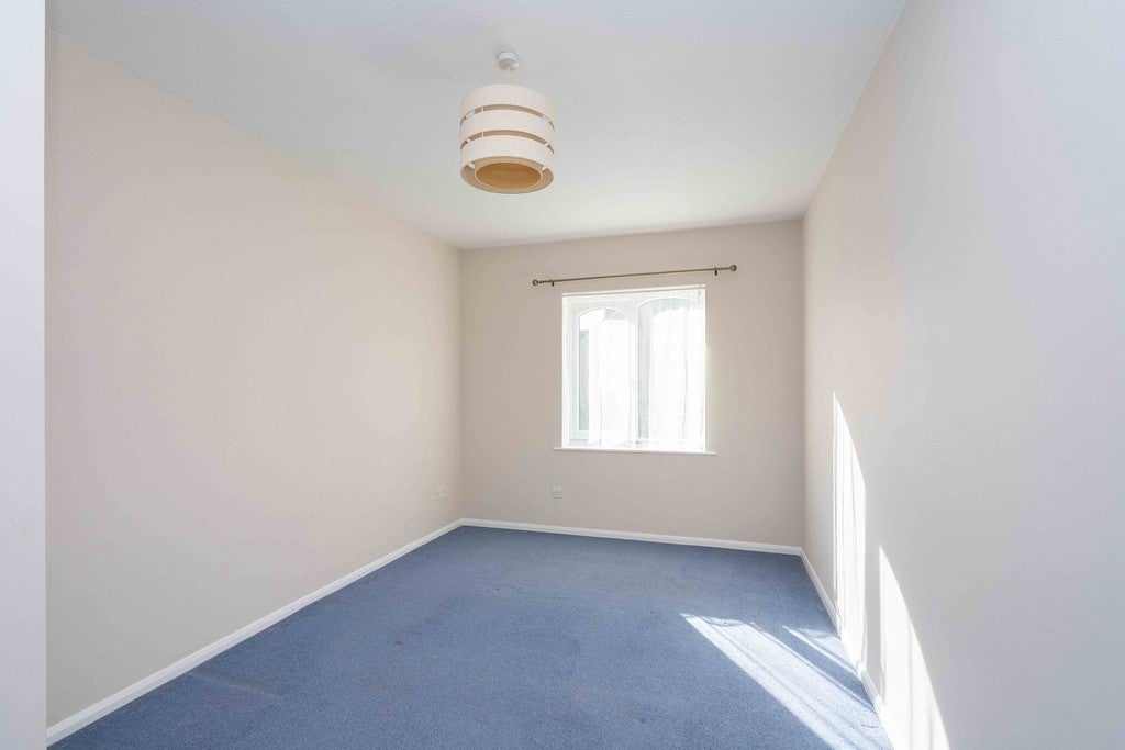 Flat Myrtle Road in Mole Valley