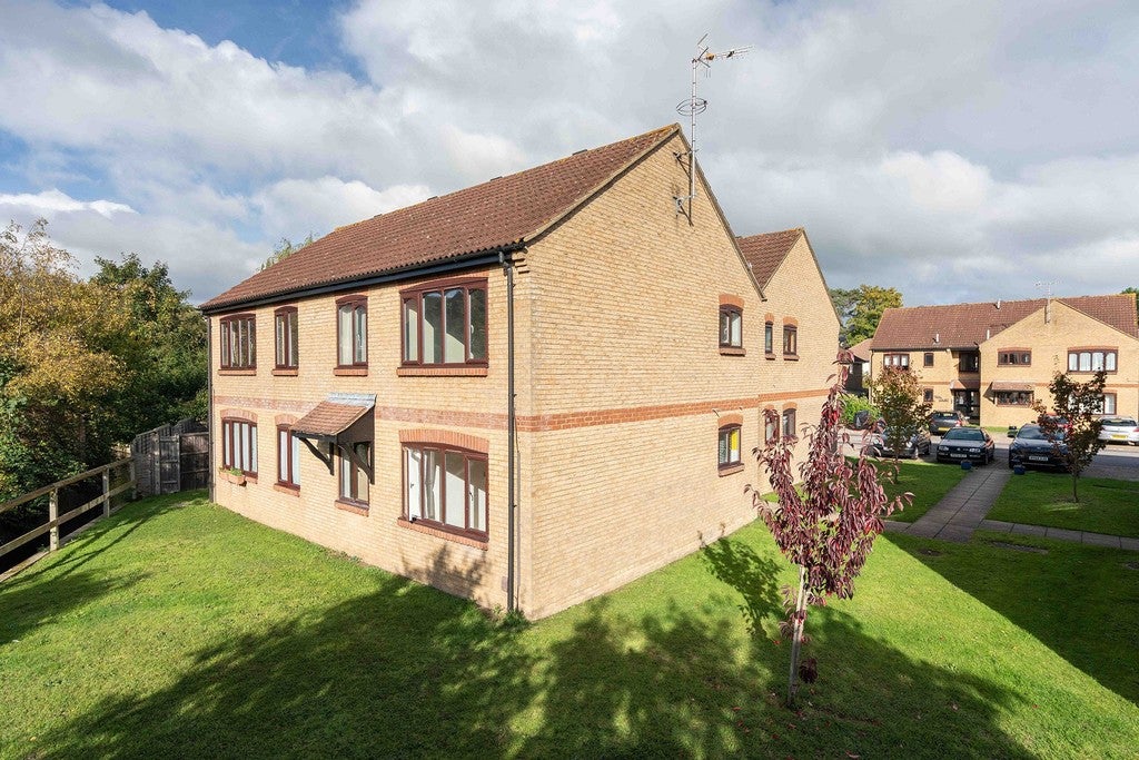 Flat Myrtle Road in Mole Valley
