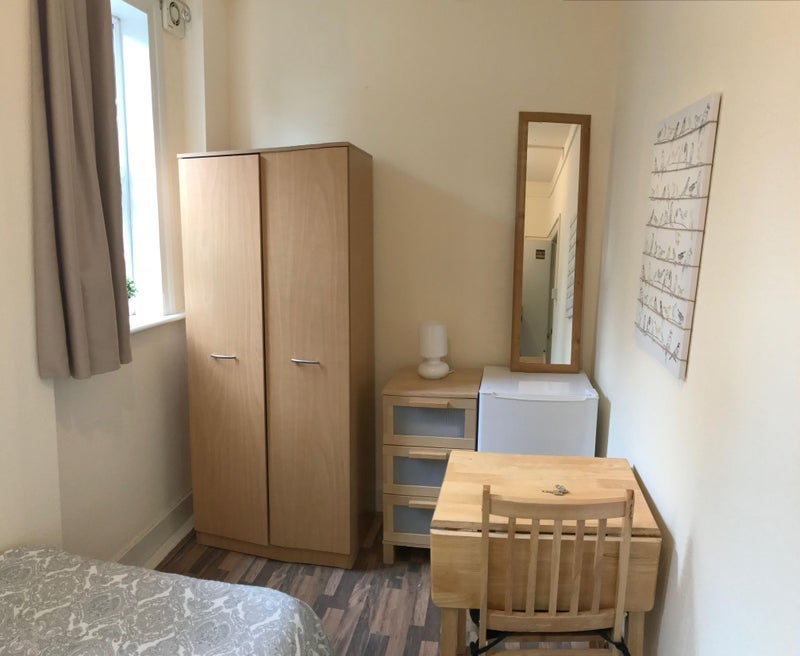 Room St. Pauls Avenue in Greater London