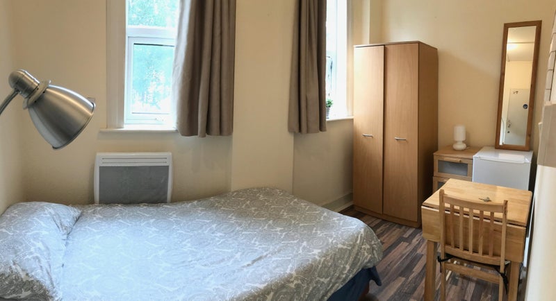 Room St. Pauls Avenue in Greater London