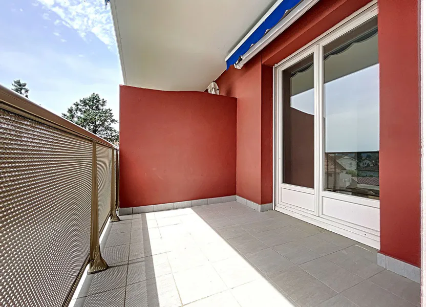 Flat Rue Jean Plaa in Pau