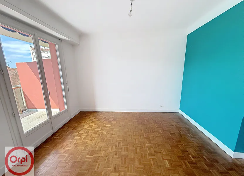 Flat Rue Jean Plaa in Pau