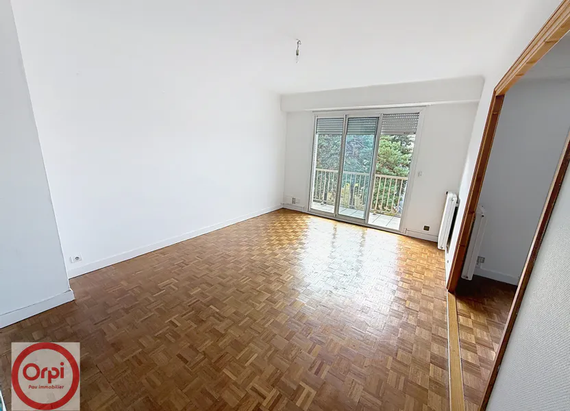 Flat Rue Jean Plaa in Pau