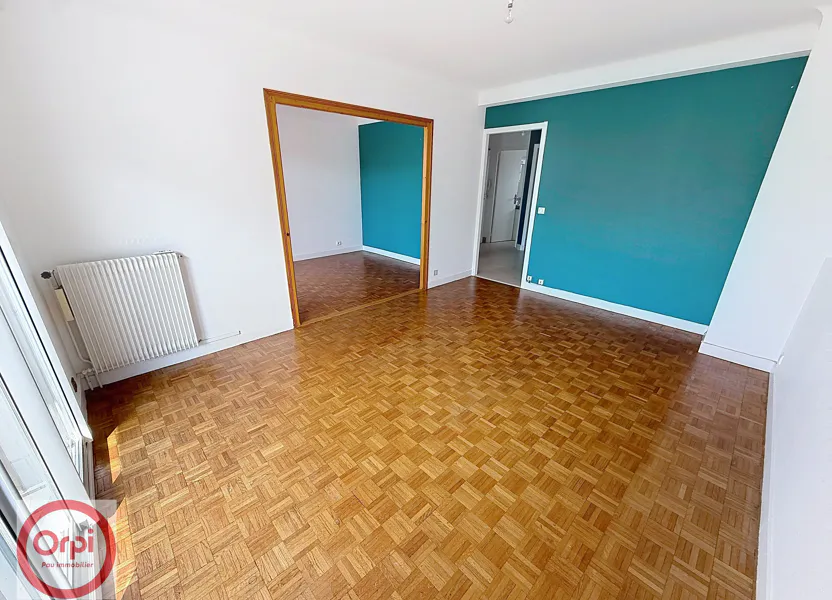Flat Rue Jean Plaa in Pau
