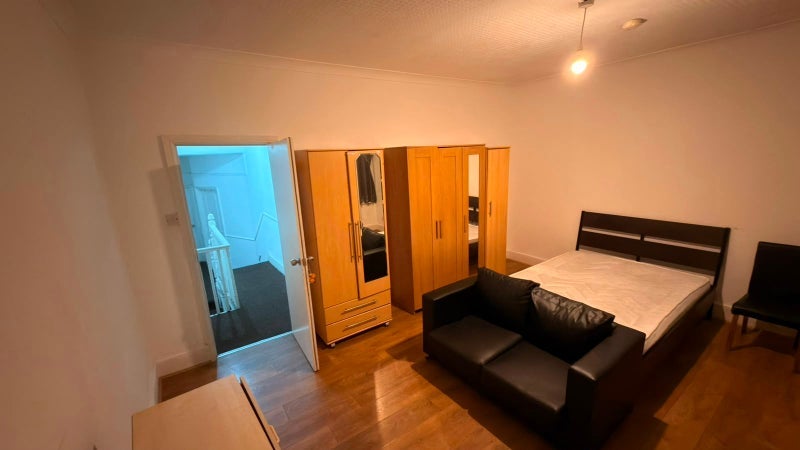 Room Lordsmead Road in Greater London