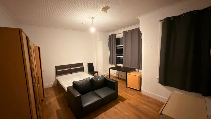 Room Lordsmead Road in Greater London