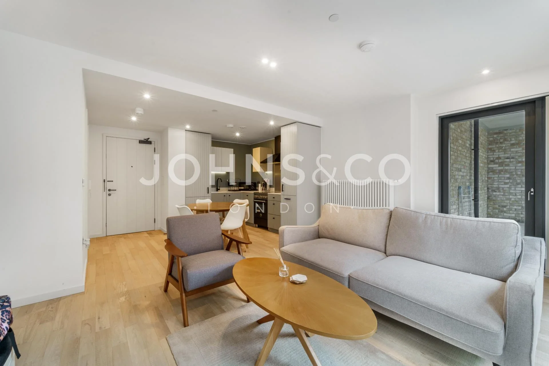 Flat Bradshaw Yard in Greater London