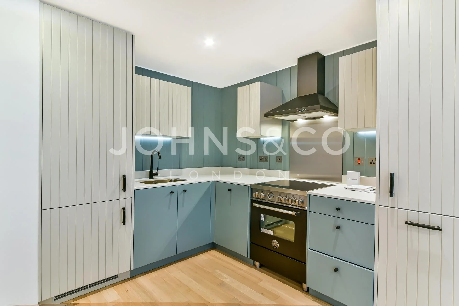 Flat Bradshaw Yard in Greater London