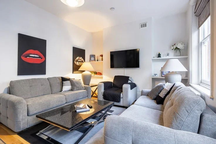 Flat Gosfield Street in City of Westminster