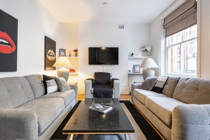 Flat Gosfield Street in City of Westminster