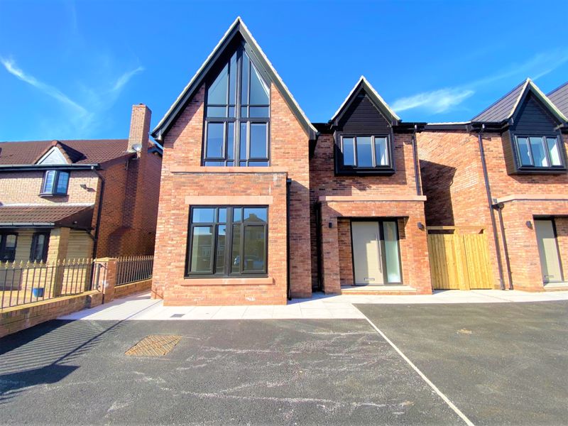 House Henfold Road in Astley