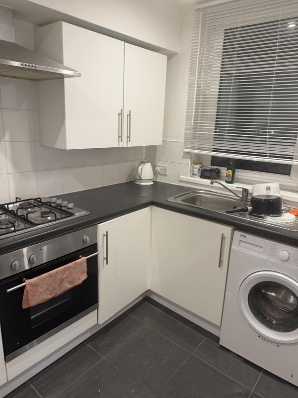 Room Ottawa Crescent in Clydebank
