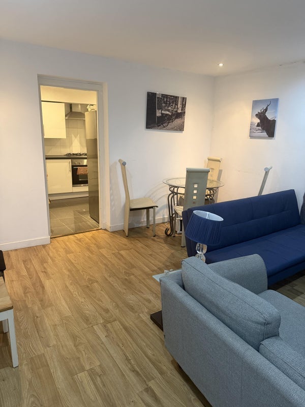 Room Ottawa Crescent in Clydebank