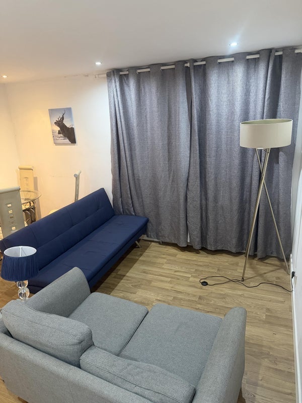 Room Ottawa Crescent in Clydebank