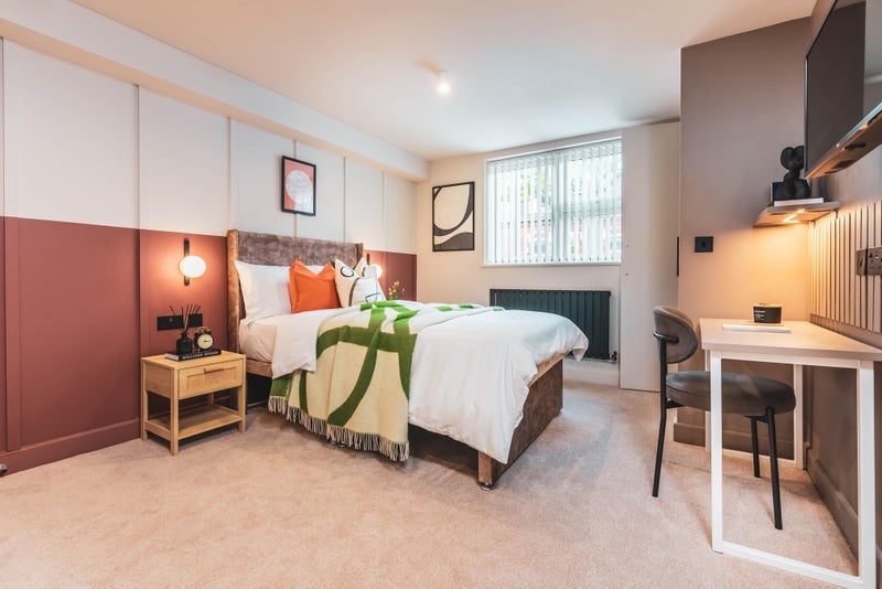Room Dawlish Road in Birmingham
