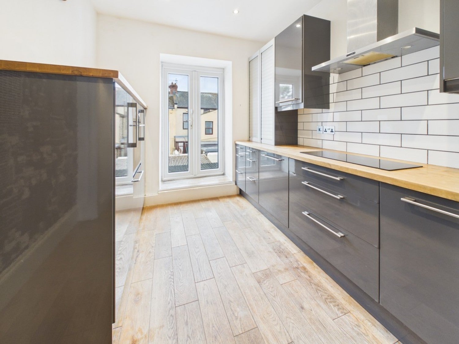 Flat Fellowes Place in Plymouth