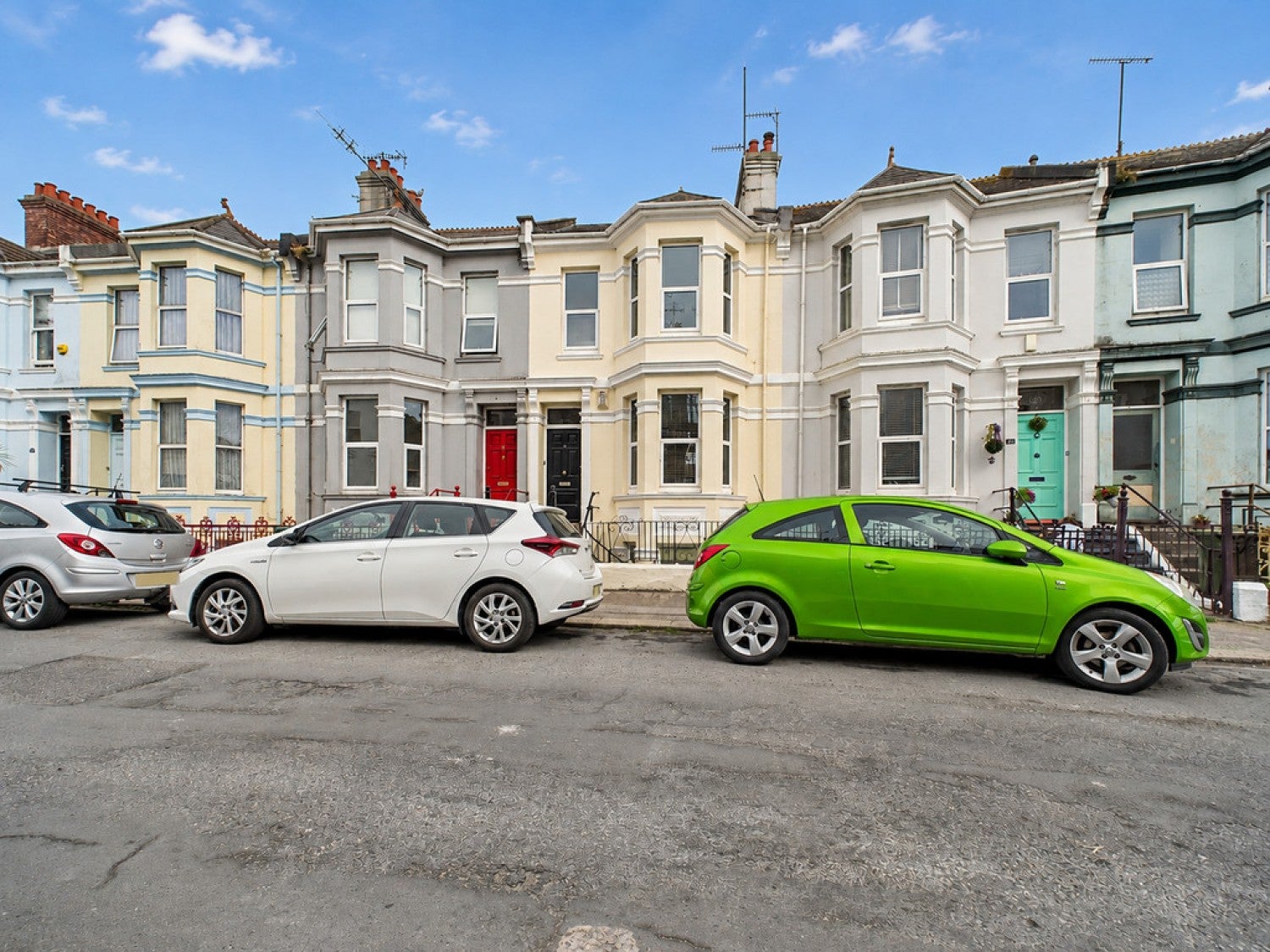 Flat Fellowes Place in Plymouth