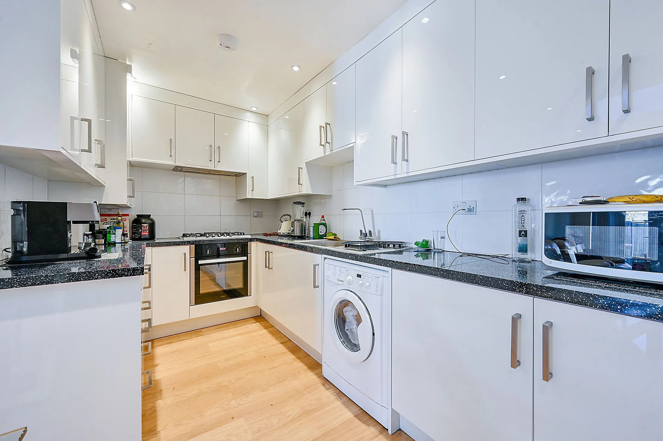 Flat Crowther Avenue in Greater London