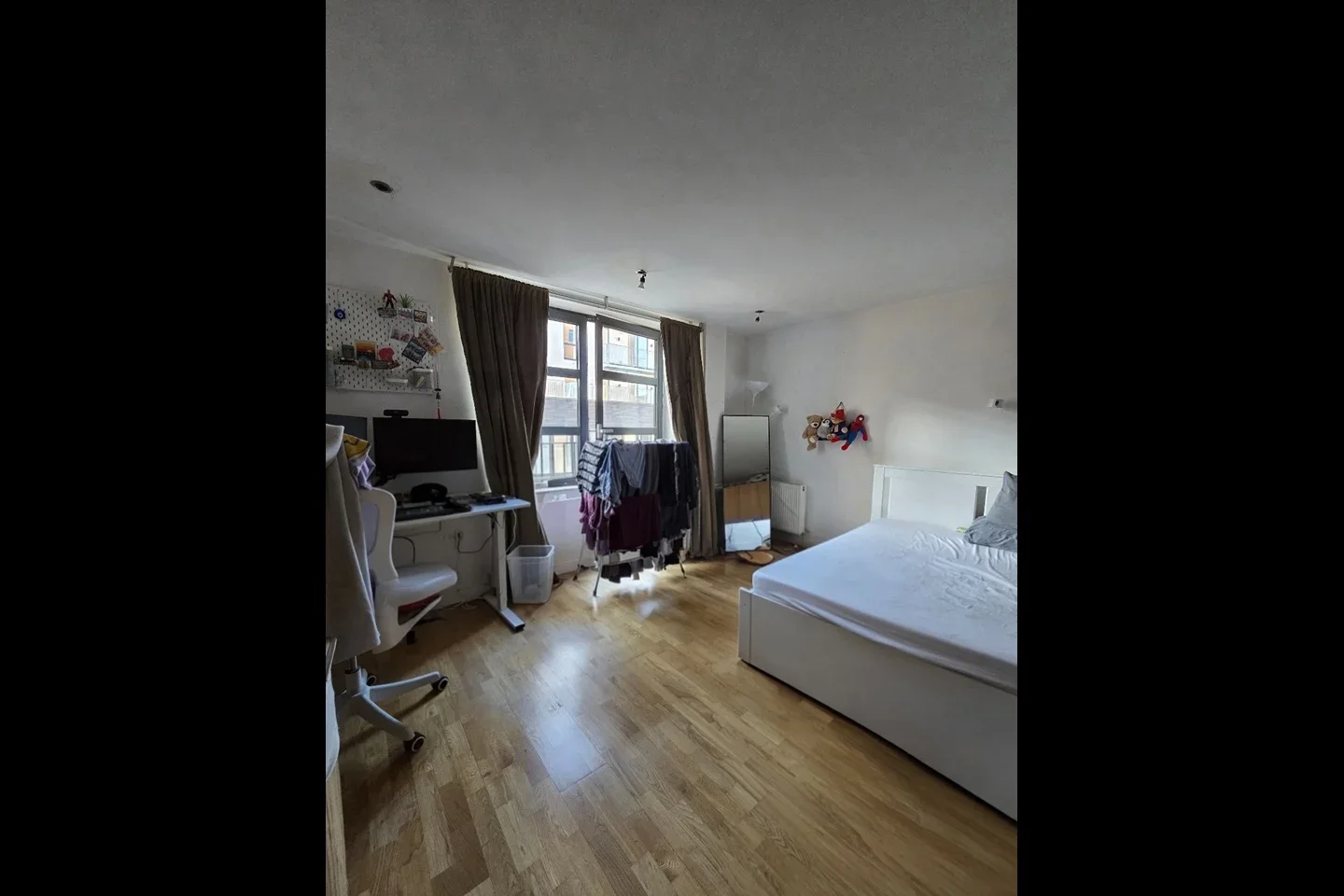 Room Bateman's Row in Greater London