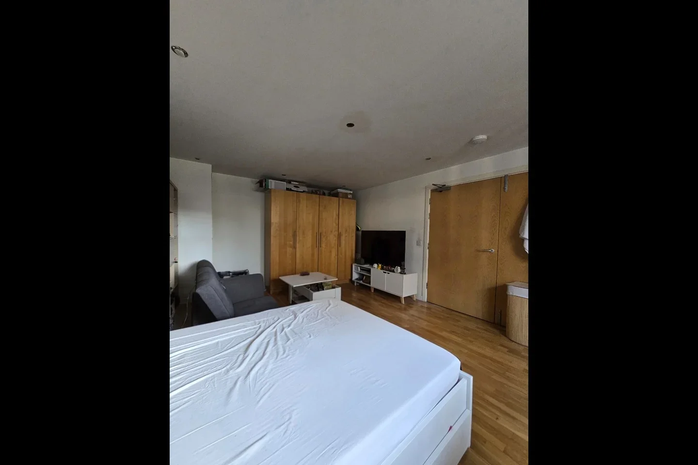 Room Bateman's Row in Greater London