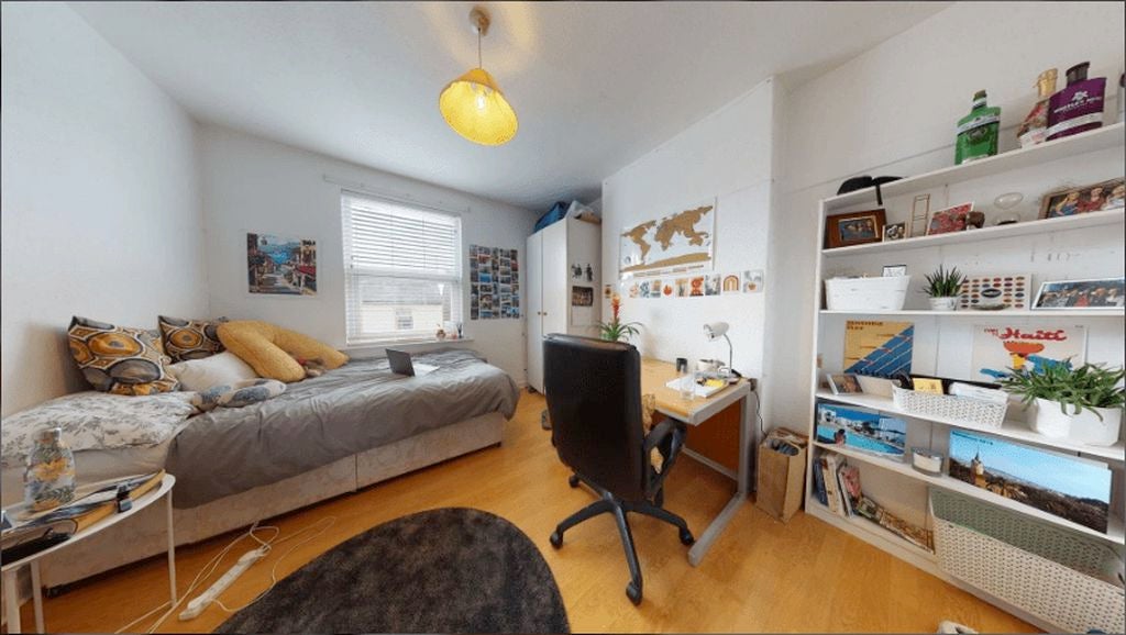 Flat Teversal Avenue in Nottingham