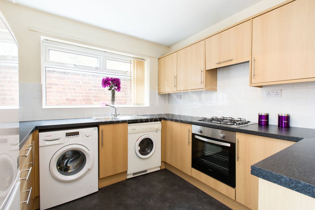 Flat Teversal Avenue in Nottingham