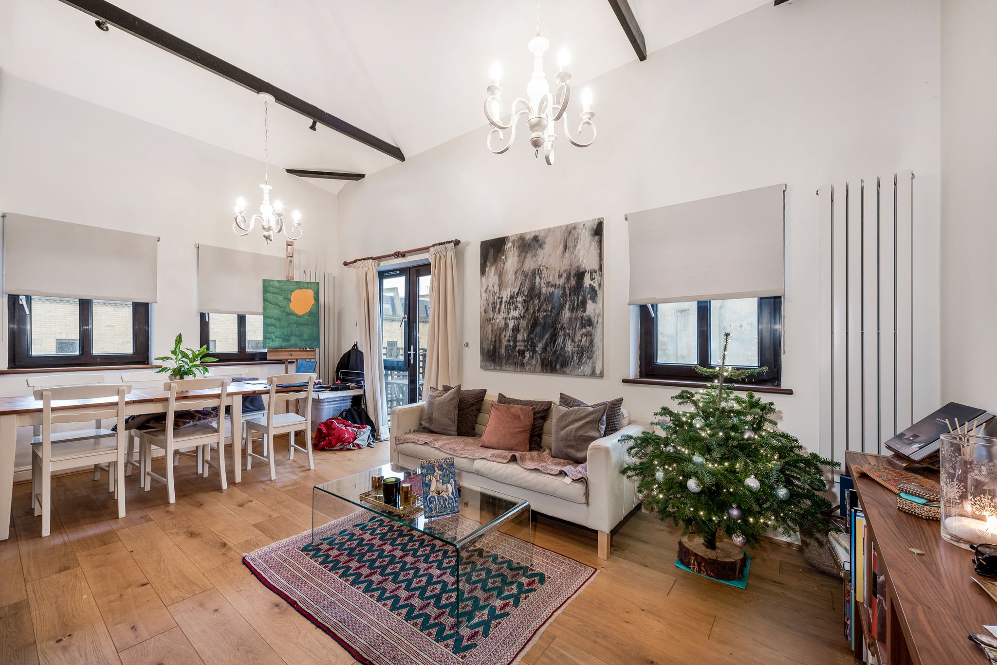 Flat Dalling Road in Greater London
