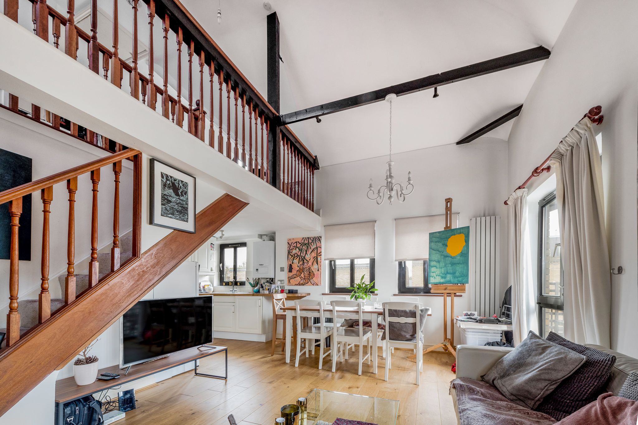 Flat Dalling Road in Greater London