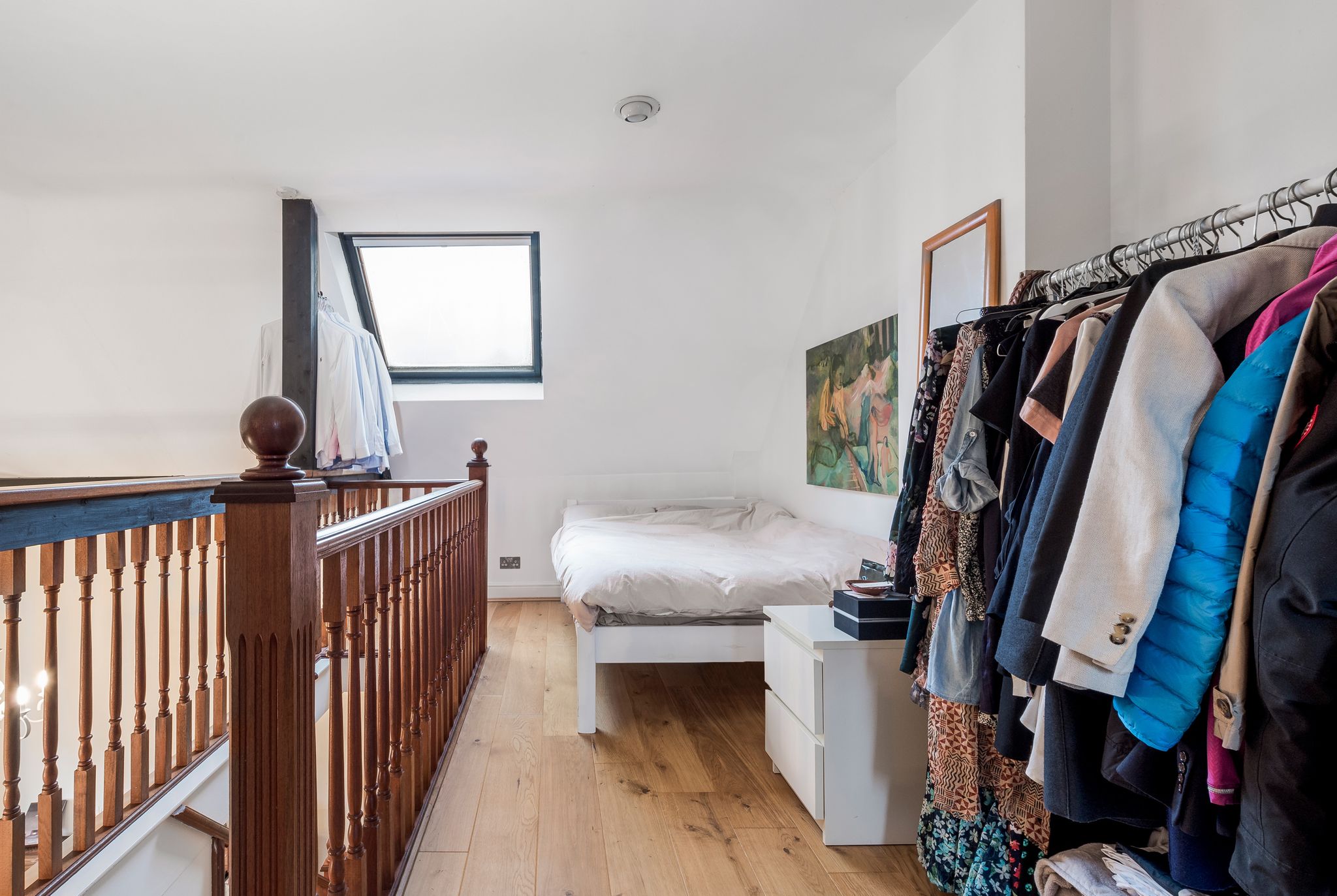 Flat Dalling Road in Greater London