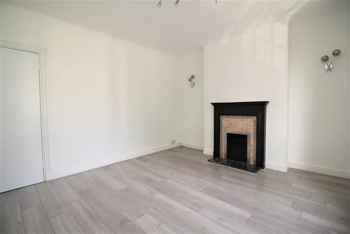 Flat London Road in Greater London