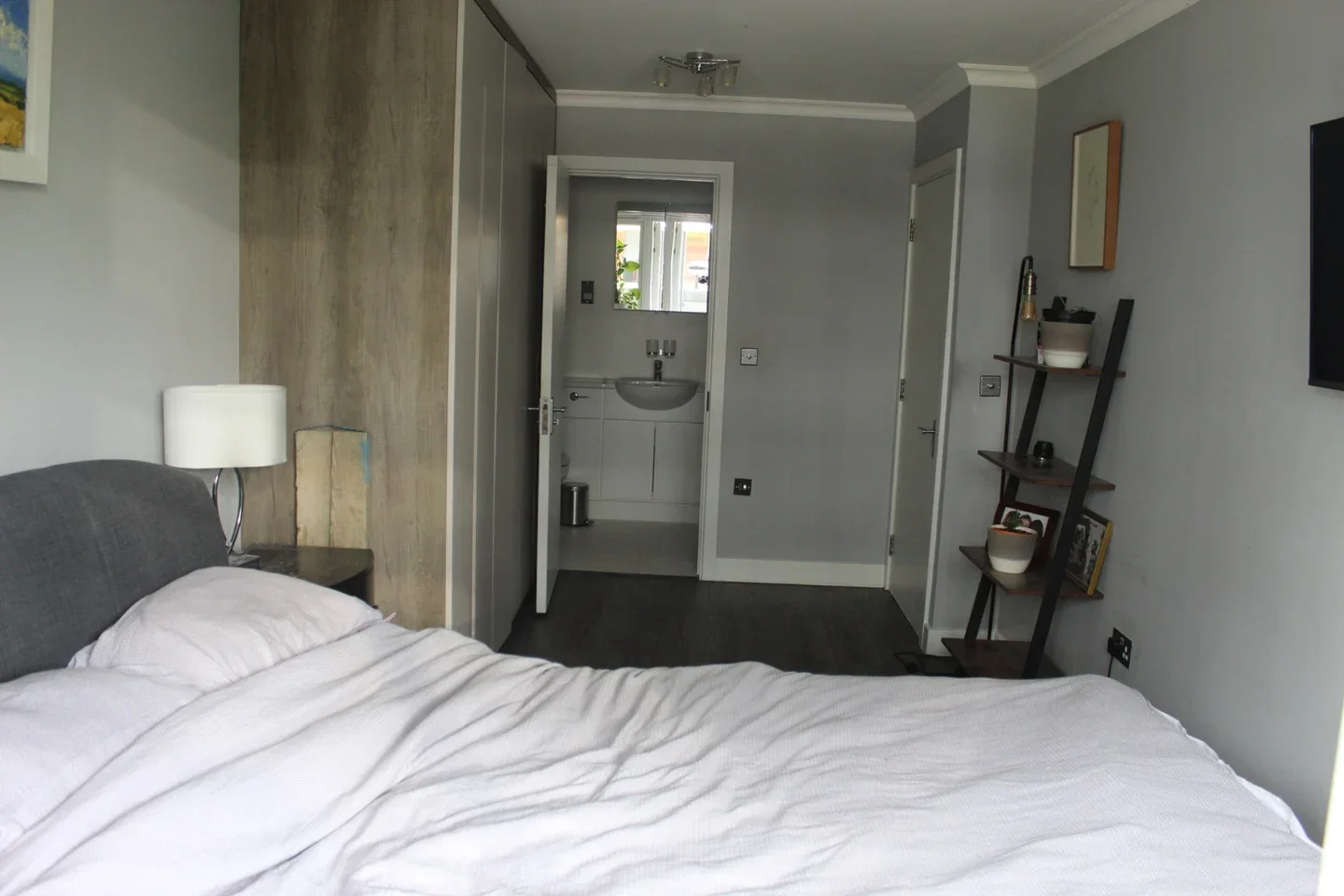 Flat Meath Crescent in Greater London