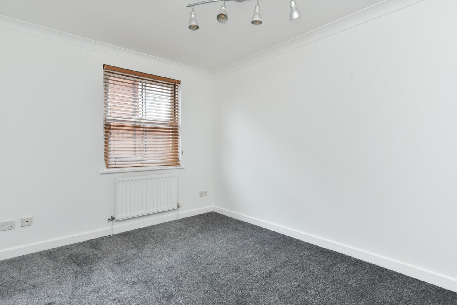 Flat Orient Place in Canterbury